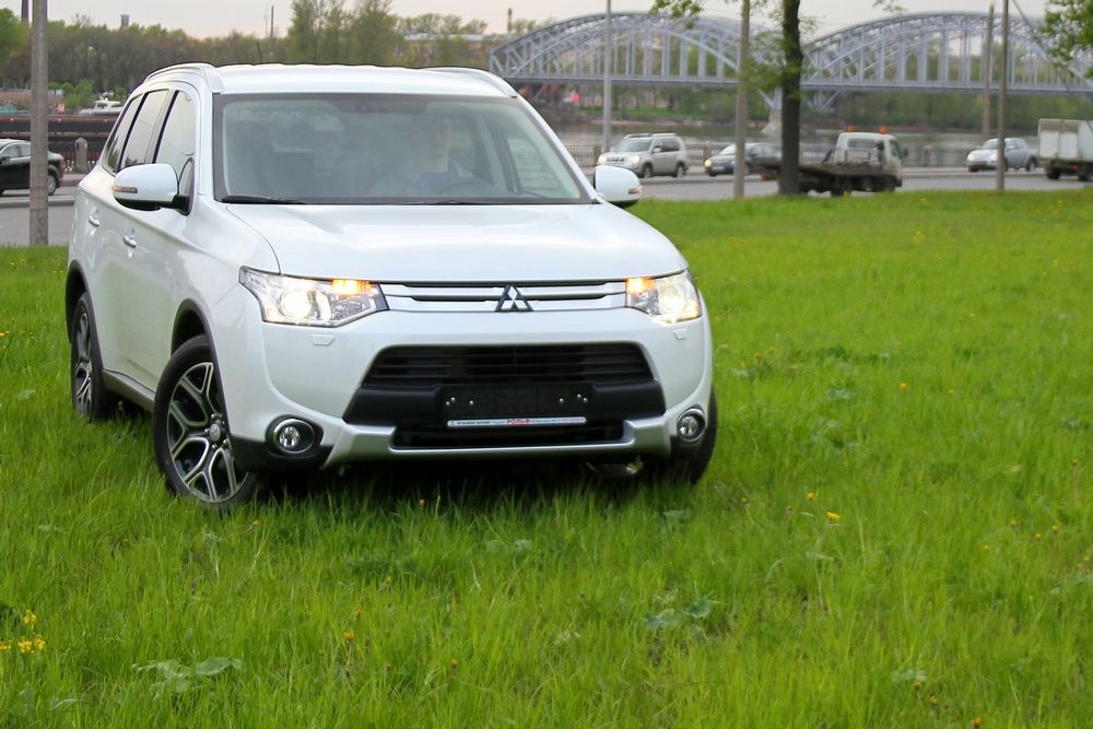 Mitsubishi Outlander III рестайлинг 2014