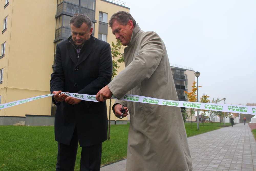 Губернатор Ленинградской области Александр Дрозденко и президент Nokian Tyres Ким Гран