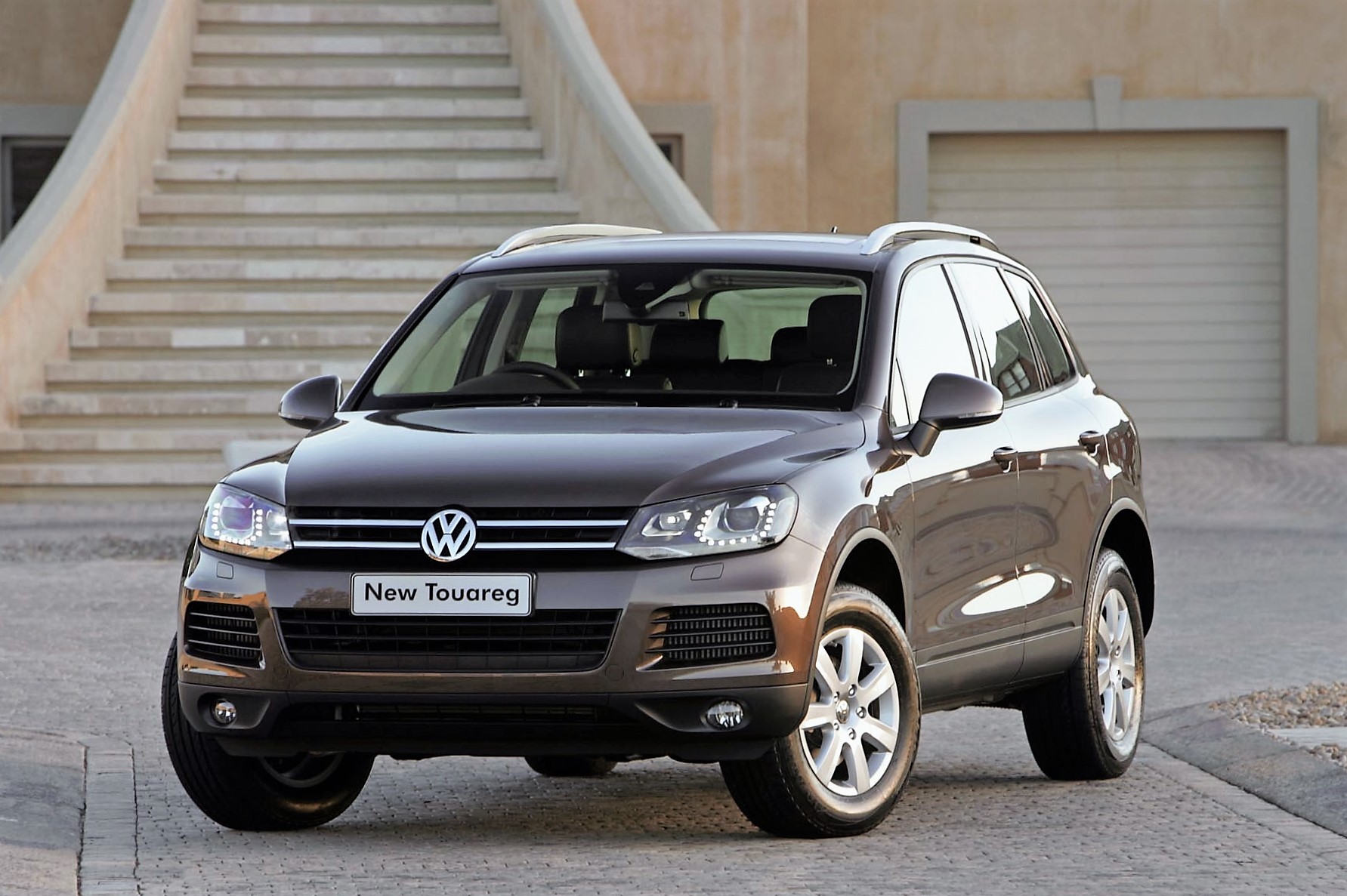 Volkswagen Touareg 2010 Р±РµР»С‹Р№