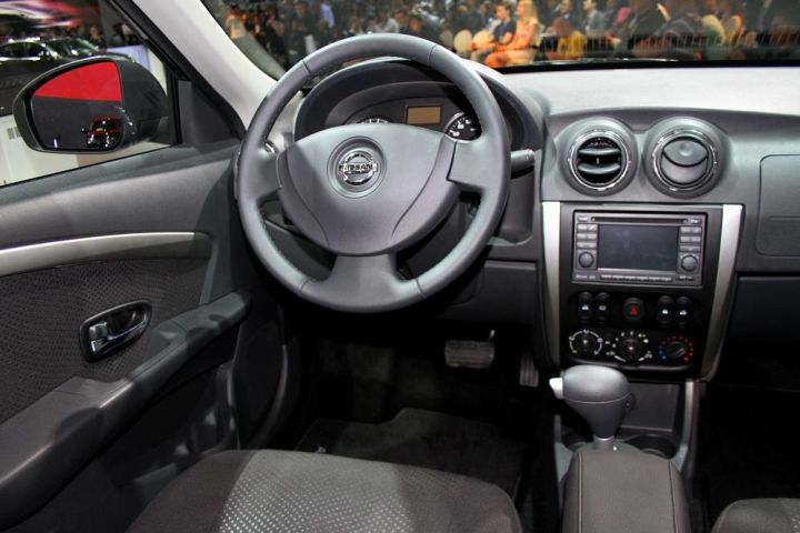 Nissan Almera 2013 - салон