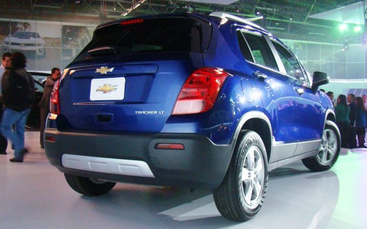 Chevrolet Tracker вид сзади