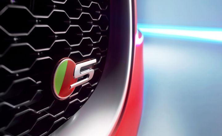 Новый Jaguar XE