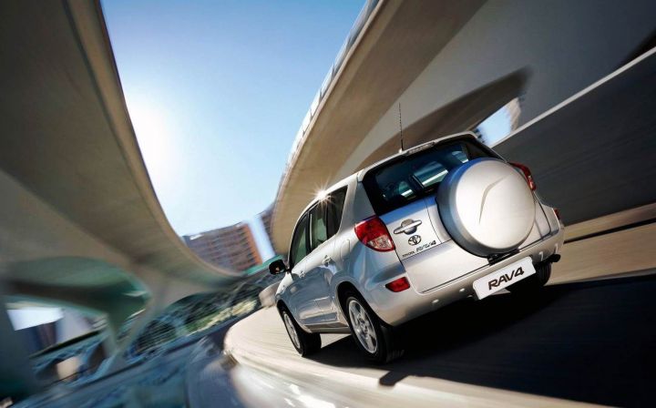 Toyota RAV4 подешевел