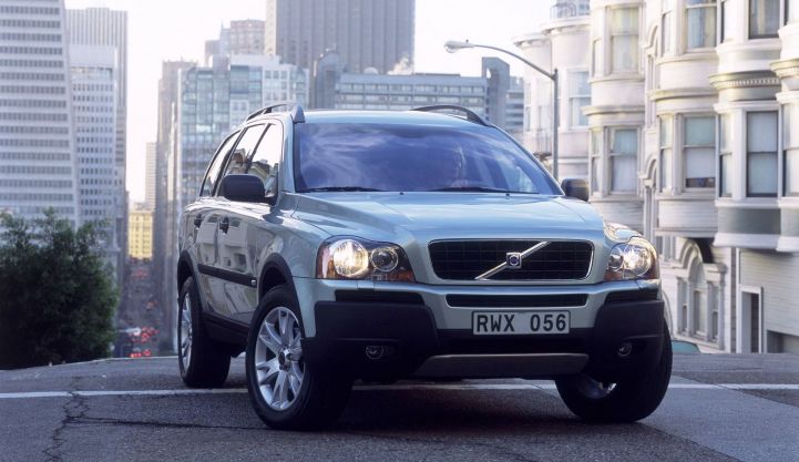 Volvo-XC90 вид спереди