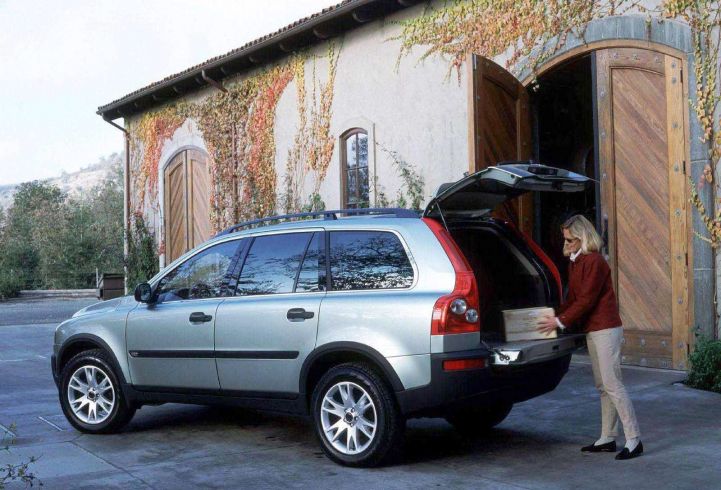 Volvo-XC90 вид сбоку