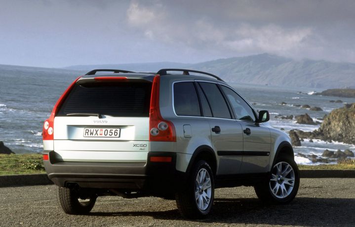 Volvo-XC90 вид сзади
