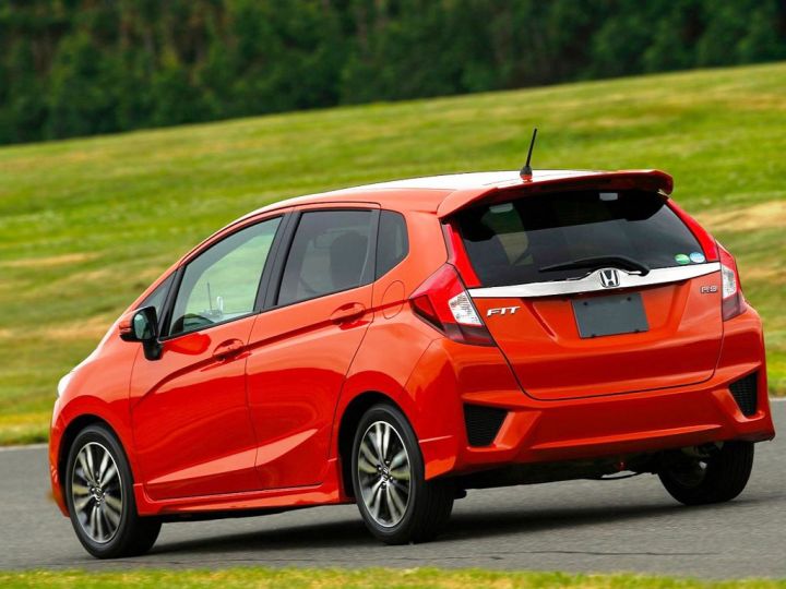 Внешне Honda Jazz практически не изменился