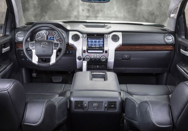 Toyota_Tundra салон