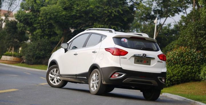 Китайский кроссовер JAC S3 возможно появится в России уже в 2015 году.
