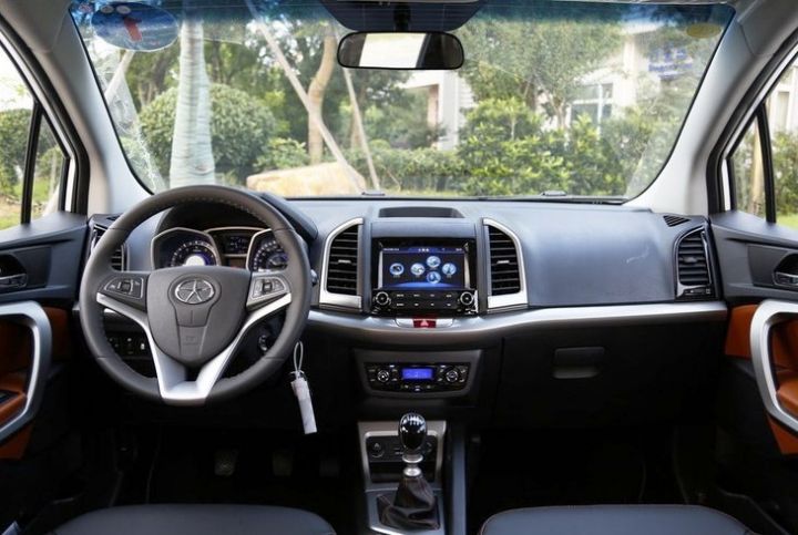 Китайский кроссовер JAC S3 возможно появится в России уже в 2015 году.