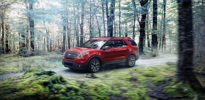2015-Ford-Explorer-Side