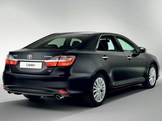 В России начинается прием заявок на новый седан Toyota Camry