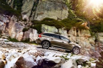 Volvo V60 получил &laquo;вседорожную&raquo; модификацию Cross Country