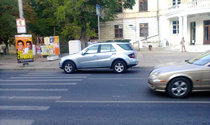 Теперь водителям нужно всегда тормозить на "зебре".