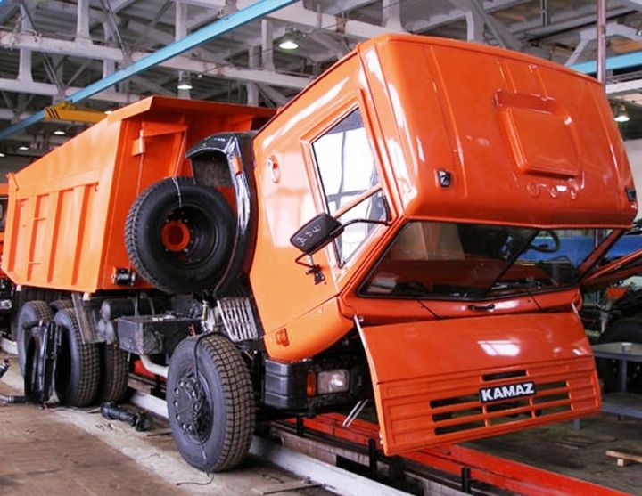 Автозаводы в России заметно сократили объемы производства