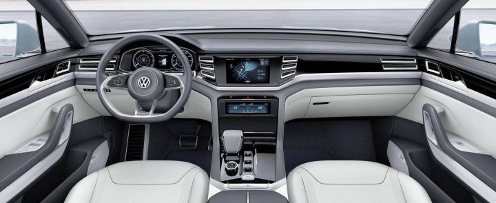 Volkswagen Cross Coupe GTE interior