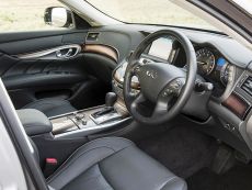 Infiniti Q70 нового поколения поступит в продажу в конце января