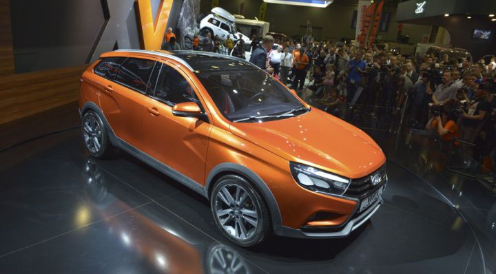«АвтоВАЗ» показал в Москве внедорожный универсал Lada Vesta