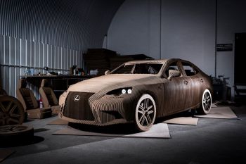Бумажный Lexus проедет по улицам Великобритании