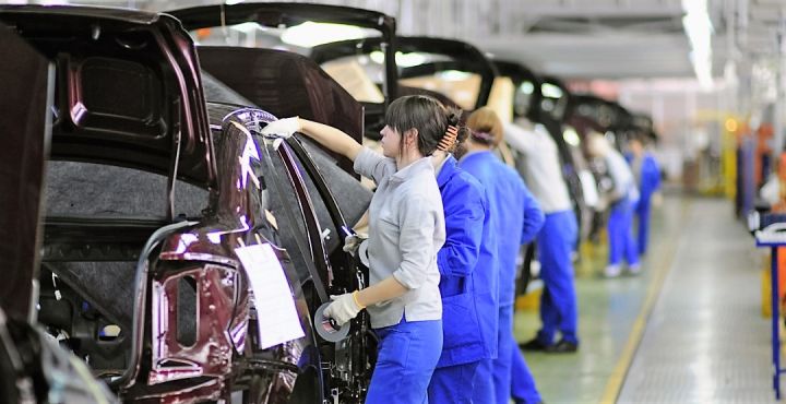 Работники «АвтоВАЗа» будут получать на 6% больше Работники «АвтоВАЗа» будут получать на 6% больше