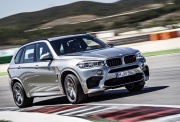 Компания BMW показала новые кроссоверы X5 M и X6 M