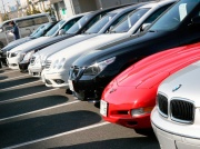 Эксперты: в 2015 году импорт легковых авто в Россию сократится в два раза