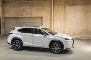 Lexus обновил рекорд продаж в России