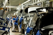 За год автозаводы России сократили 10% рабочих