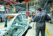 Volkswagen готовится к штрафам, сокращая сотрудников