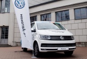 Более 1000 генеральных директоров и микроавтобусы Volkswagen