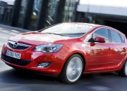 Популярный хэтчбек Opel Astra заметно подешевел